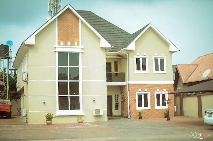 Home in Asaba · 4 bedrooms · 4 beds · 4.5 baths